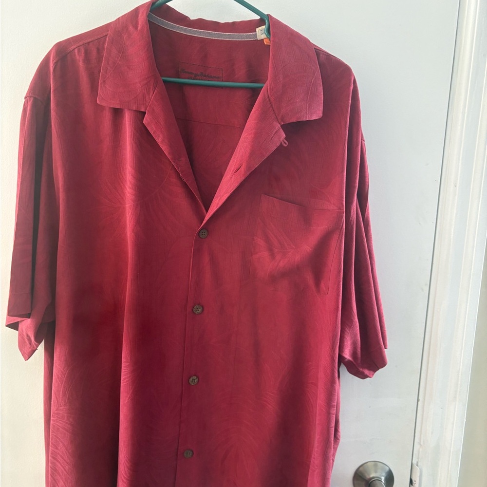 Tommy Bahama Silk Men's XL Maroon  Button-Up Shirt Short Sleeves